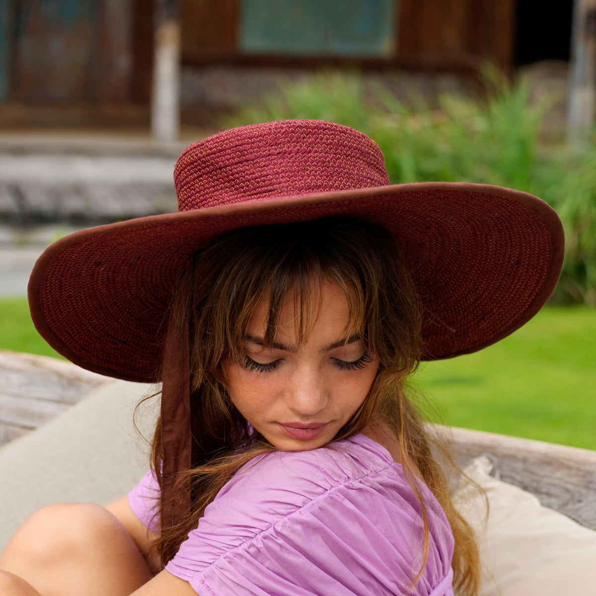 LOLO Wide-brim Jute Boater Hat in Burgundy