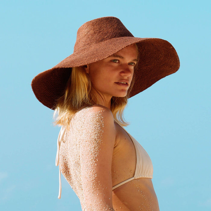 Don't be afraid of the sun. Step out in confidence with this ultra-comfortable Riri Jute woven sun hat in burnt Sienna color. Take this artisanal hat everywhere from the sunny beachside to the hot savanna of your choice and enjoy full-on protection under the sun, while still keeping in style. This sustainable resort vacation straw hat is uniquely made by artisans in Bali.