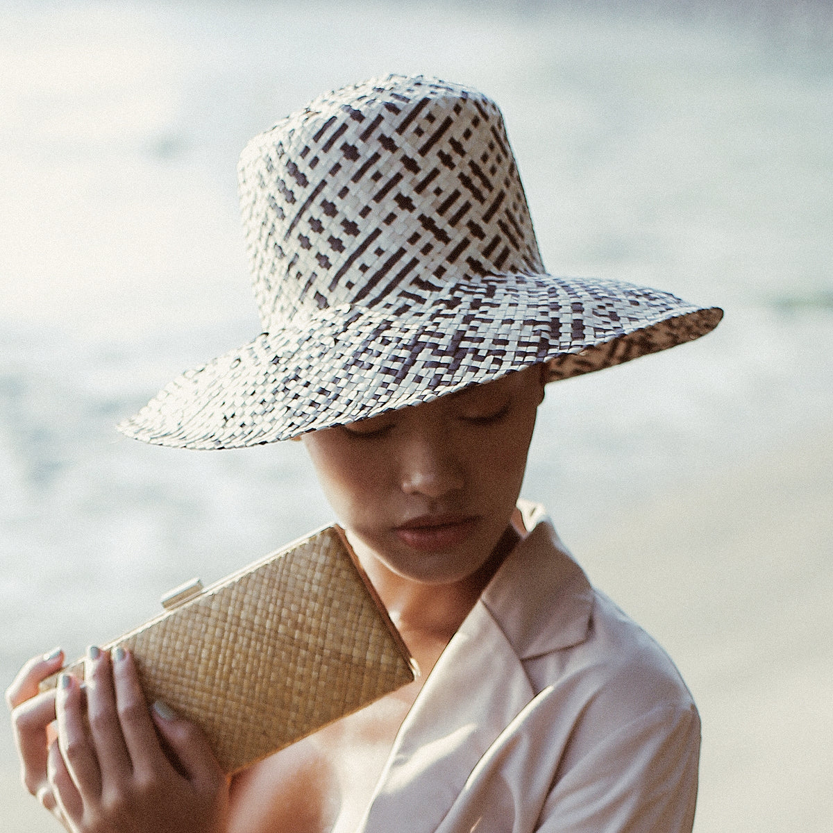 Borneo Straw Vacation Beach Bucket Hat in Black