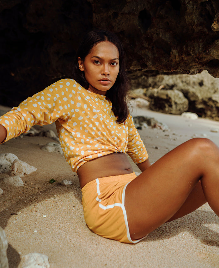 Short recyclé FILLE Seaside Runner, en jaune tournesol