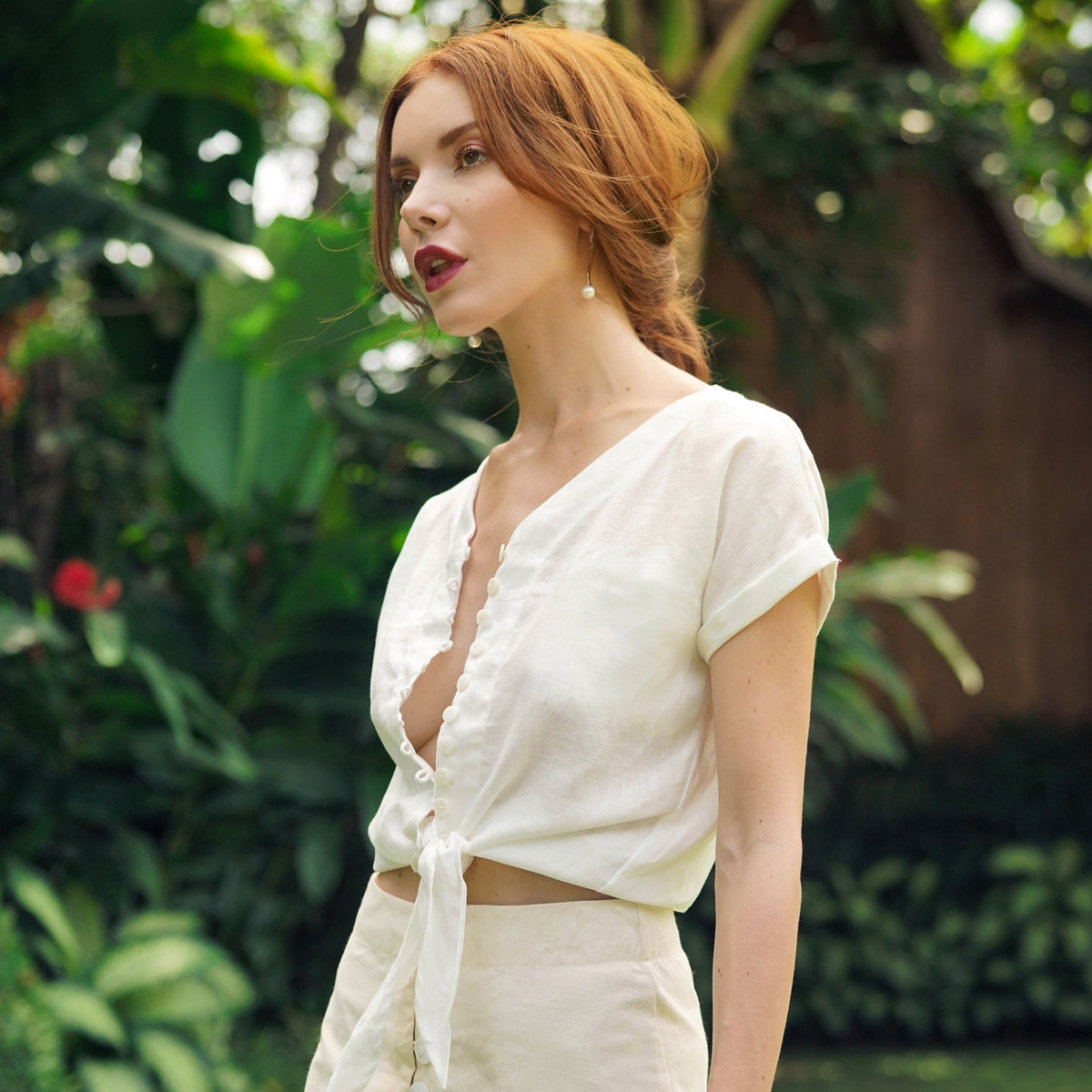 The Lana linen shirt is a versatile and timeless piece that seamlessly blends the relaxed and carefree styles of Bali and California. Made from premium quality linen, this shirt offers a luxurious and comfortable wear that's perfect for any season. The natural fabric is lightweight and breathable, providing a cool and airy feel against the skin, while also being durable and long-lasting.