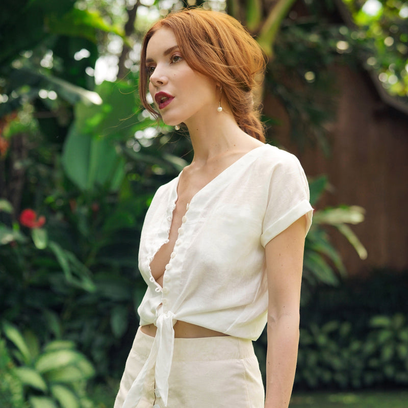 The Lana linen shirt is a versatile and timeless piece that seamlessly blends the relaxed and carefree styles of Bali and California. Made from premium quality linen, this shirt offers a luxurious and comfortable wear that's perfect for any season. The natural fabric is lightweight and breathable, providing a cool and airy feel against the skin, while also being durable and long-lasting.