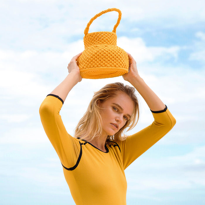 PETITE NAGA Sac panier en macramé jaune soleil