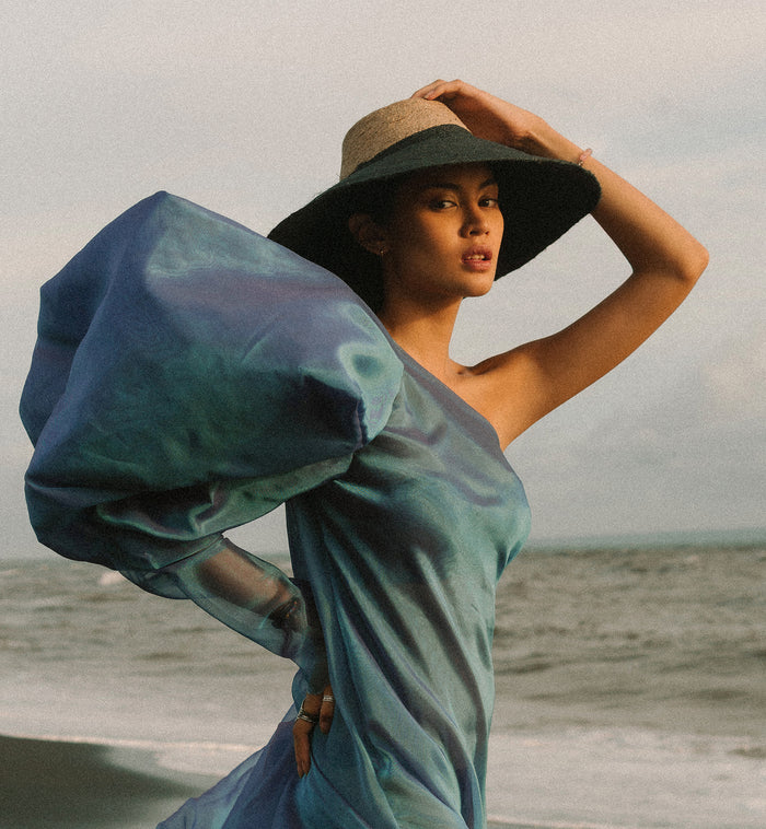 Duo color tone handwoven beach straw hat in natural and black brim color, handmade from natural jute straw by local artisan in Bali. Handmade vacation wide-brim hat with domed down brim for maximum sun protection. Sustainably made by female artisan community in Indonesia for resort vacation season.