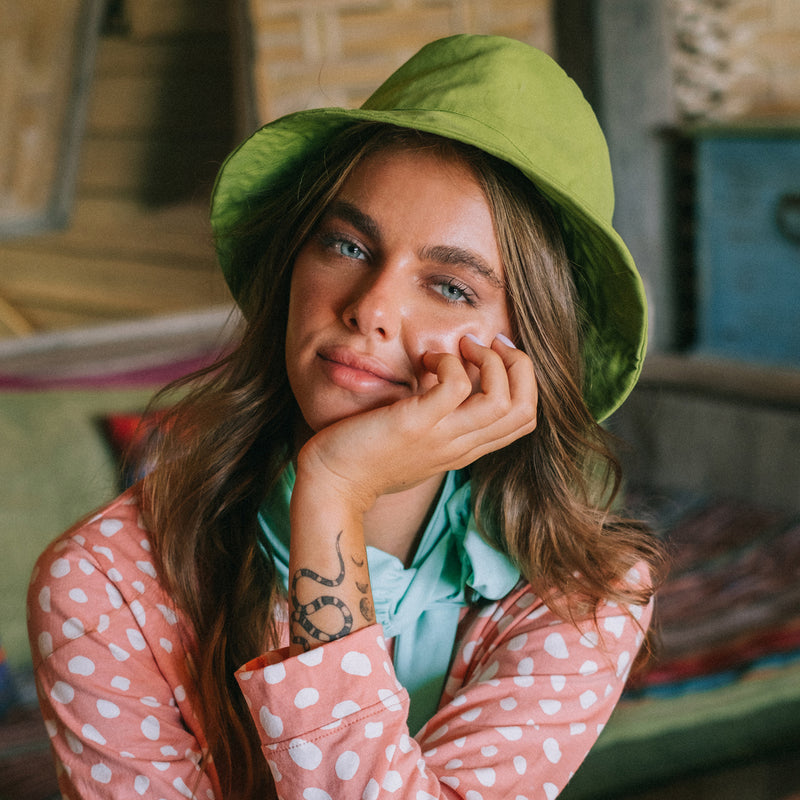 Watu Cotton Seaside Bucket Hat in Lime Green. This vibrant and casual bucket hat is ideal for those hot sunny days. Exude cool and confidence with this bucket hat, whether lounging by the poolside or taking a morning hike in nature.